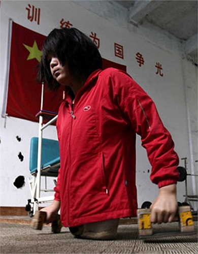 Tuy nhiên, sau đó Hongyan đã quyết định tìm kiếm những cơ hội khác, em đăng ký tham gia vào một lớp bơi lội dành cho người khuyết tật.