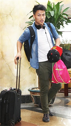 Hôm nay, Mạc Hồng Quân cùng mẹ trở về Séc để hoàn tất chương trình học. Chưa biết kế hoạch tương lai của tiền đạo này như thế nào. Có tin, vài CLB Nhật Bản và Việt Nam muốn mời Hồng Quân về thi đấu