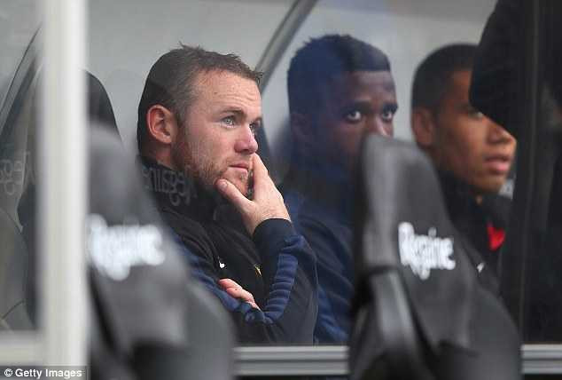 Rooney cô đơn giữa bầy Quỷ
