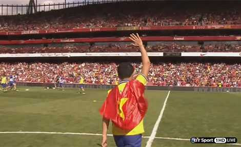 Vu Xuan Tien chay o Emirates