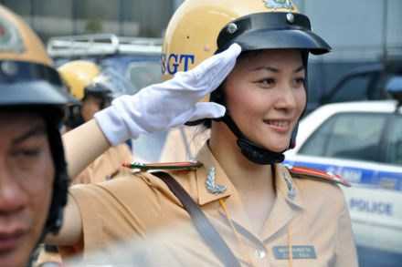 cán bộ, công chức, biết cười