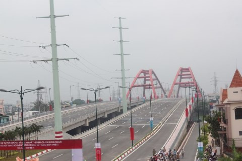 TP.HCM, cầu Bình Lợi, thông xe, chụp hình, nguy hiểm