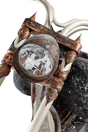 Chiếc xe được bật mí là làm bằng 315 kg vàng và người chế tạo đang chờ đợi để ghi tên mình vào kỷ lục Guiness. Tuy nhiên, trên thực tế thông tin này rất có thể là một con cá lớn trong ngày Cá tháng 4 (ngày nói dối). 