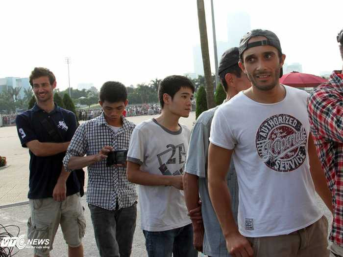 Xếp hàng mua vé trận Arsenal