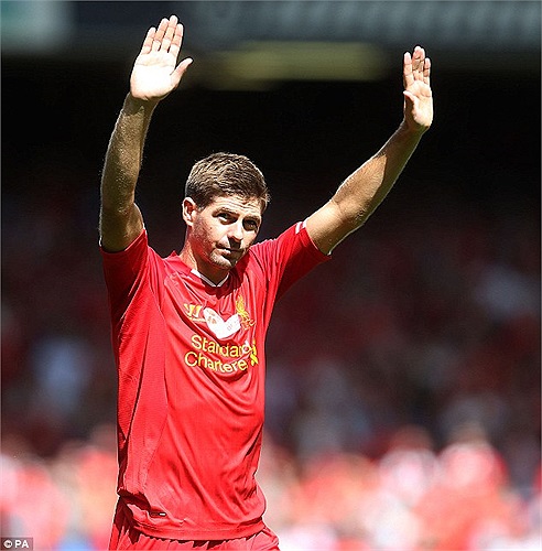Kiểu chào quen thuộc của Gerrard.
