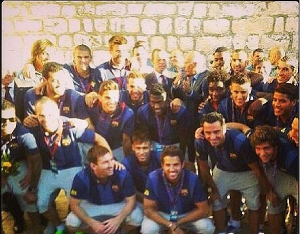 Bởi không chỉ Mascherano mà cả đội Barca đang có chuyến thăm đến Palestine.