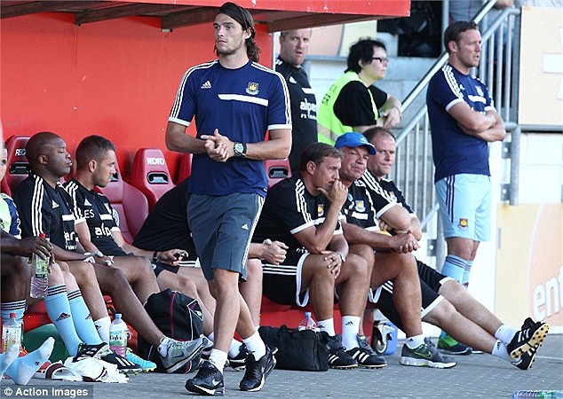 Andy Carroll vừa khiến nhiều người chú ý khi anh 'khoe thân' trên trang twitter cá nhân.