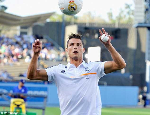 Ronaldo chơi bóng chày