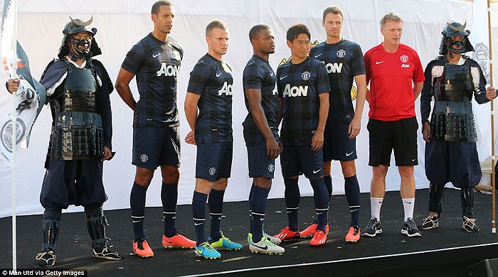 Chiến cùng Arsenal, MU cũng pose ảnh cùng các samurai