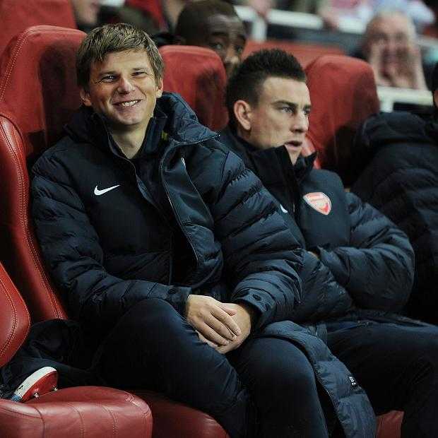 Arshavin vui vẻ trên băng ghế dự bị