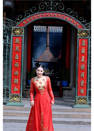 Người mẫu kiêm diễn viên Thái Nhã Vân vướng phải lùm xùm khi thực hiện bộ ảnh nude ‘Thoát’ vào năm 2012. Bộ ảnh vừa qua được đăng tải trên báo, mạng làm xôn xao dư luận