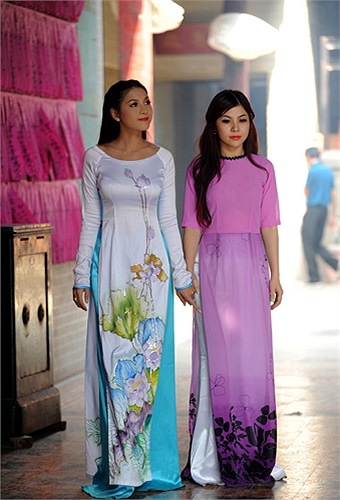 Cả 2 cùng dạo bước trong không gian thanh tịnh và ghi lại những khoảnh khắc đẹp