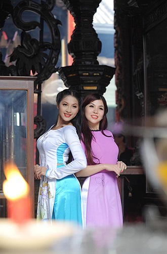 Xem thêm ảnh của Thái Nhã Vân và ca sĩ Thúy Khanh do nhiếp ảnh gia Nguyễn Tuấn Anh và Lữ Đắc Long thực hiện: