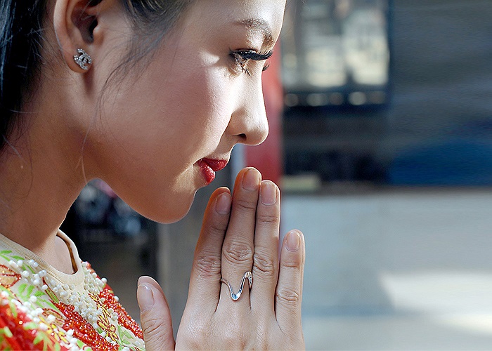 Bước chân vào làng giải trí chưa đầy một năm, tên tuổi của cô chưa được nhiều chú ý cho tới khi bộ ảnh nude phản cảm được phát tán khiến dư luận choáng váng