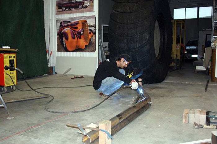 Regio Design XXL Chopper được ông Fabio Reggiani và 8 kỹ sư của hãng độ xe Royal Design chế tác bằng tay. 