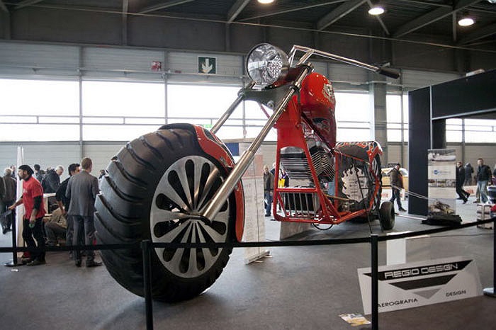 Chiếc xe này mới đây đã được ghi tên vào sách kỷ lục Guiness và được công nhận là xe môtô lớn nhất thế giới.