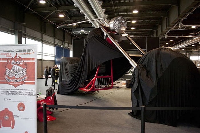 Siêu môtô này được chế tác để lập kỷ lục và trưng bày là chính bởi việc điều khiển xe không hề dễ dàng.