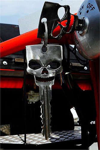 Chìa khóa xe cũng được chế tác bằng tay một cách kỳ công