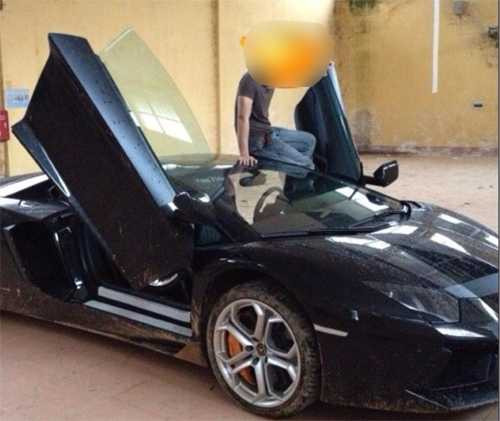 Siêu xe Lamborghini Aventador màu đen đến Việt Nam