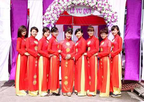 Đội hình bê tráp chuyên nghiệp của các bạn sinh viên.