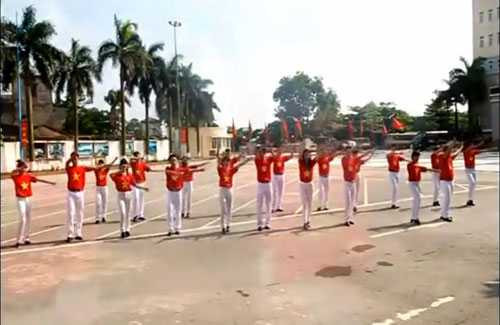 Sinh viên cảnh sát nhảy dân vũ