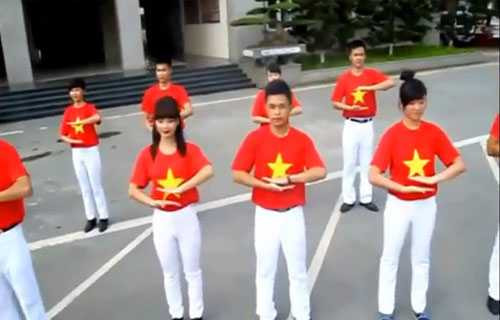 Sinh viên cảnh sát nhảy dân vũ