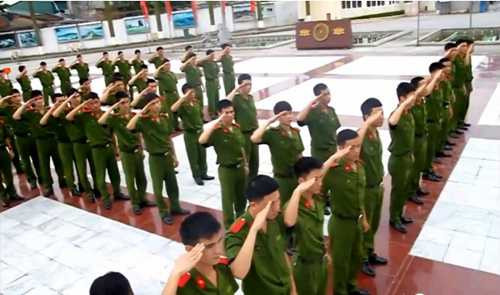 Sinh viên cảnh sát nhảy dân vũ