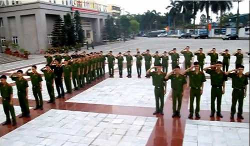 Sinh viên cảnh sát nhảy dân vũ