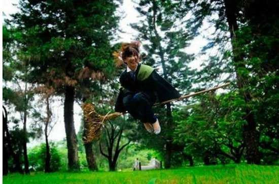 Sinh viên quậy 'khó đỡ' trong lễ tốt nghiệp