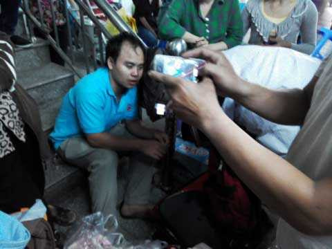 (VTC News) - Học sinh ở Đà Nẵng đã chọn cho mình cách vui Trung thu đầy ý nghĩa với đèn lồng thể hiện chủ quyền biển đảo.