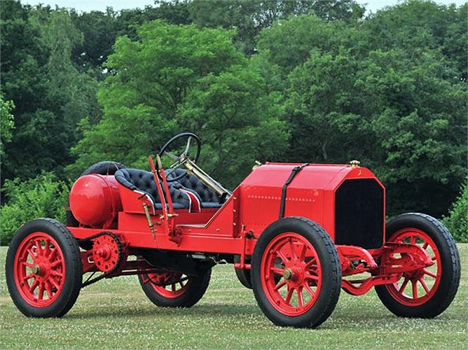 Dàn xe có những cái tên đáng chú ý như hai chiếc xe mui trần Mercedes 540k đời 1938