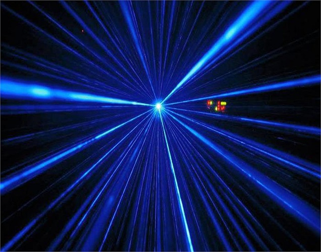 Về mặt lý thuyết, Eclipse còn có hệ thống bảo vệ bằng tia laser, nhằm tránh ống kính thợ săn ảnh.