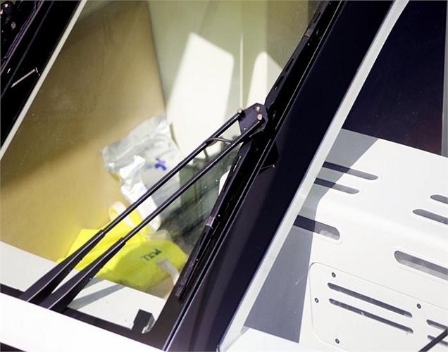 Tại các vị trí này luôn để sẵn nhiều trang thiết bị y tế cũng như vô số radio cầm tay.