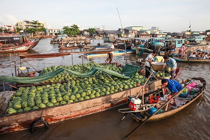 Triển lãm ảnh Photo Tour 2013 - Theo dấu người tình tại Trung tâm văn hóa Ý, 18 Lê Phụng Hiểu, Hà Nội, từ ngày 28/6 đến hết ngày 5/7/2013.