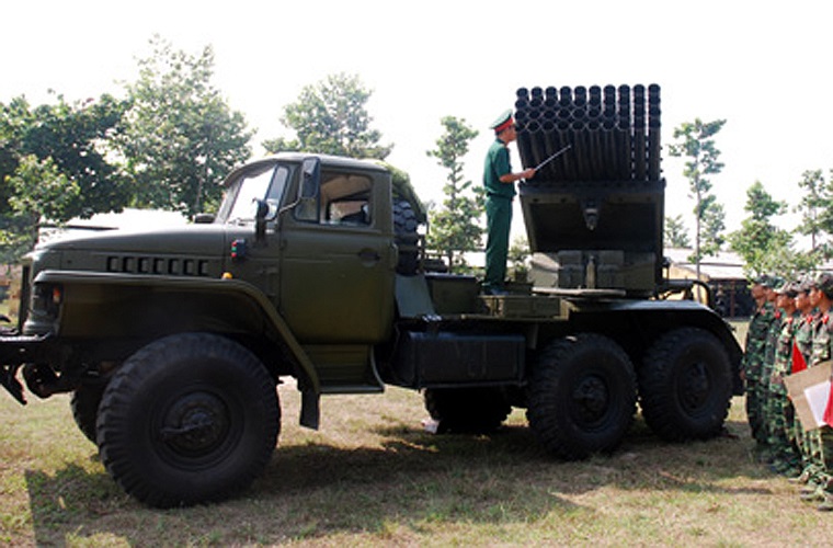 Pháo phản lực BM-21 Grad được đặt trên khung gầm cơ sở xe vận tải bánh lốp của hãng Ural hoặc Zil. Hầu hết các loại pháo phản lực đều đặt trên xe bánh lốp hoặc bánh xích để cơ động khi truy đuổi mục tiêu hoặc tránh địch phản kích. Nguồn: Báo Tin Tức