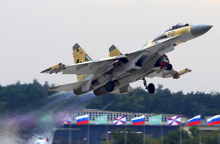 Su-35 là loại tiêm kích hạng nặng, tầm xa, đa năng, chiếm ưu thế trên không thế hệ 4++ do Công ty Sukhoi (Nga) phát triển từ dòng tiêm kích huyền thoại Su-27. 
