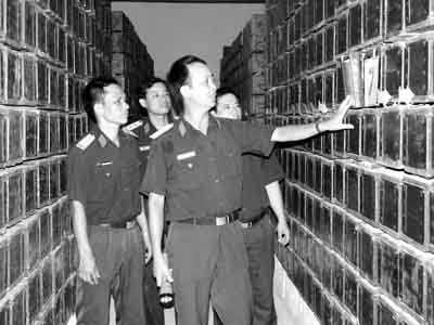 bác sĩ, tên lửa, bom đạn