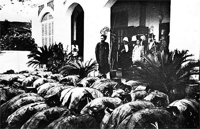 Các tân khoa cảm tạ Tổng đốc Nam Định.