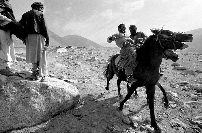 Trò chơi này tượng trưng cho sự đấu tranh kịch liệt vì đam mê quyền lực, nhưng quyền lực thực chất lại là thứ mà không ai có thể sở hữu mãi mãi'.