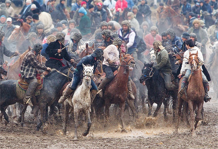 Và đó là nền tảng khởi phát của Buzkashi, mà ngày nay nó đã trở thành một môn thể thao ở Afghanistan