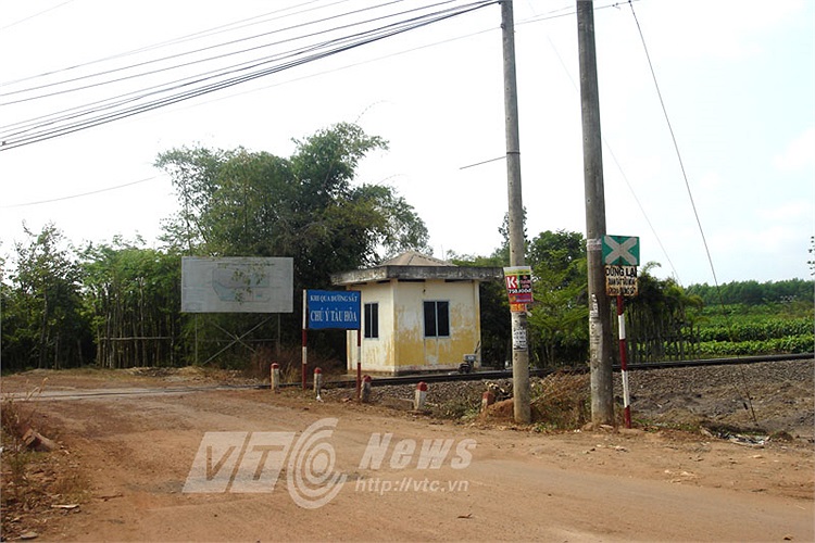 Biển báo nguy hiểm có tàu hỏa thường qua lại