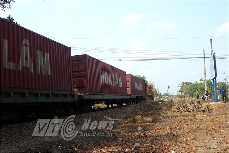 Nguy hiểm luôn rình rập bởi đây là đường ưu tiên
