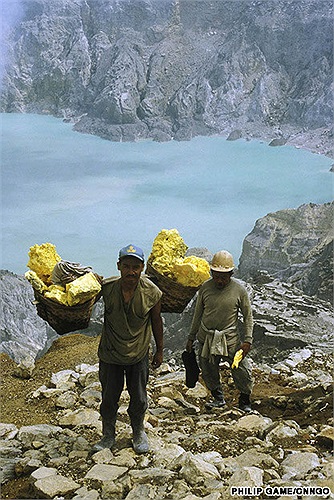 Trung bình các công nhân phải thực hiện ít nhất 3 chuyến đi như vậy cho một ngày làm việc.