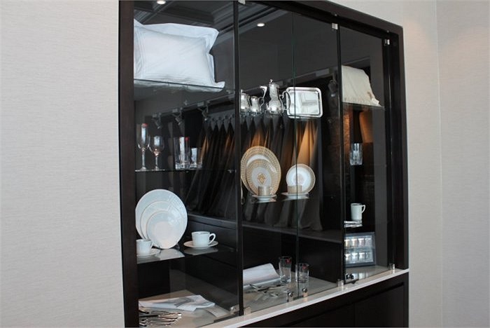 Có rất nhiều sự lựa chọn cho khách hàng bao gồm cả những đồ dùng trên máy bay. Các vật liệu sử dụng nhẹ và không dễ cháy.