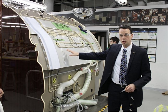 Thiết kế chỗ ngồi, thiết bị điện tử và sắp xếp các khoang đều được thực hiện theo yêu cầu của khách hàng