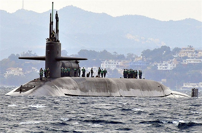 Tàu ngầm Ohio được trang bị một lò phản ứng hạt nhân được làm nguội bằng nước nén General Electric GE PWR S8G cung cấp năng lượng con tàu đạt tầm hoạt động không giới hạn.(Theo Kiến thức)