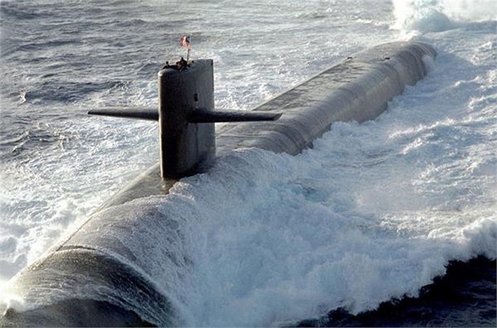 Tàu ngầm lớp Ohio có thể di chuyển với tốc độ 17 hải lý/h khi di chuyển trên mặt nước và đạt tới tốc độ 25 hải lý/h khi lặn. Tàu có khả năng hoạt động hiệu quả ở độ sâu 365 m, và có thể tới mức độ giới hạn là 550m.(Theo Kiến thức)
