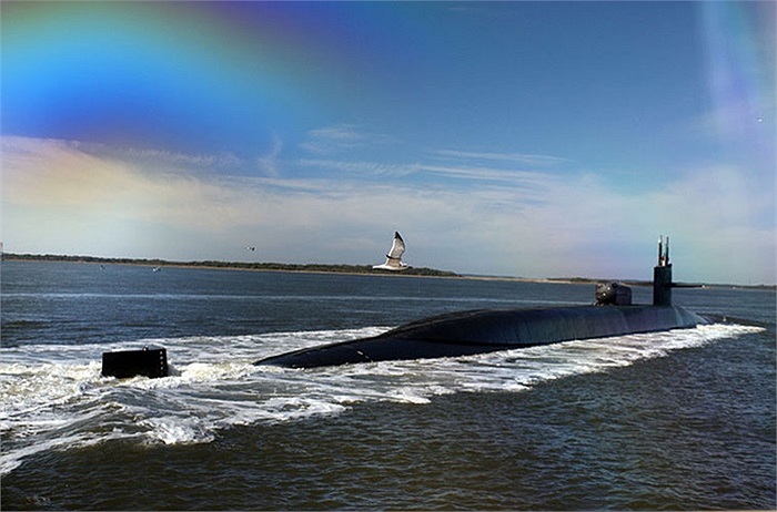 Tàu được trang bị hệ thống điện tử hiện đại để trinh sát, phát hiện mục tiêu dưới mặt nước (hệ thống định vị thủy ẩm gắn trên thân, kéo rê phía sau), hệ thống định vị, radar...(Theo Kiến thức)