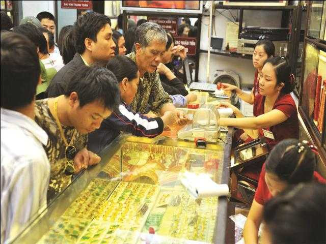 Giá vàng bất ngờ vượt ngưỡng 39 triệu đồng/lượng
