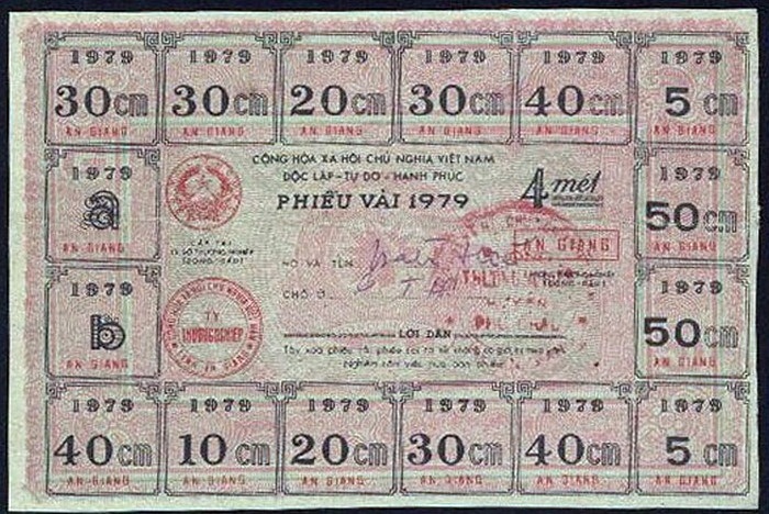 Tiền theo cách hiểu thông thường thì có thể mua được mọi loại hàng hóa và dịch vụ, nhưng có lúc tiền chỉ dùng để đổi được một món hàng hóa nhất định như quần áo, vải vóc... Chế độ tem phiếu ở Việt Nam là điển hình. 